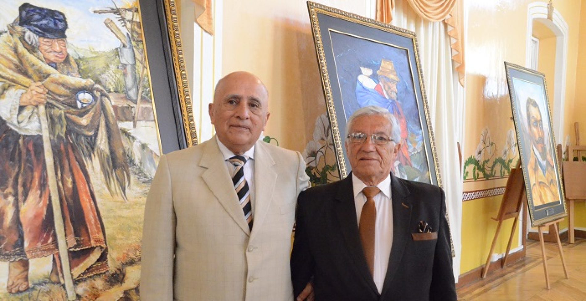 ARTISTA  PLÁSTICO FRANCISCO SUAREZ TORRES, EXPUSO SUS TRABAJOS MUNICIPIO LATACUNGA (VIDEO)