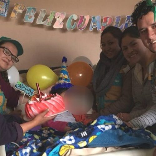 MÉDICO DEL BARRIO FESTEJÓ CUMPLEAÑOS DE PACIENTE
