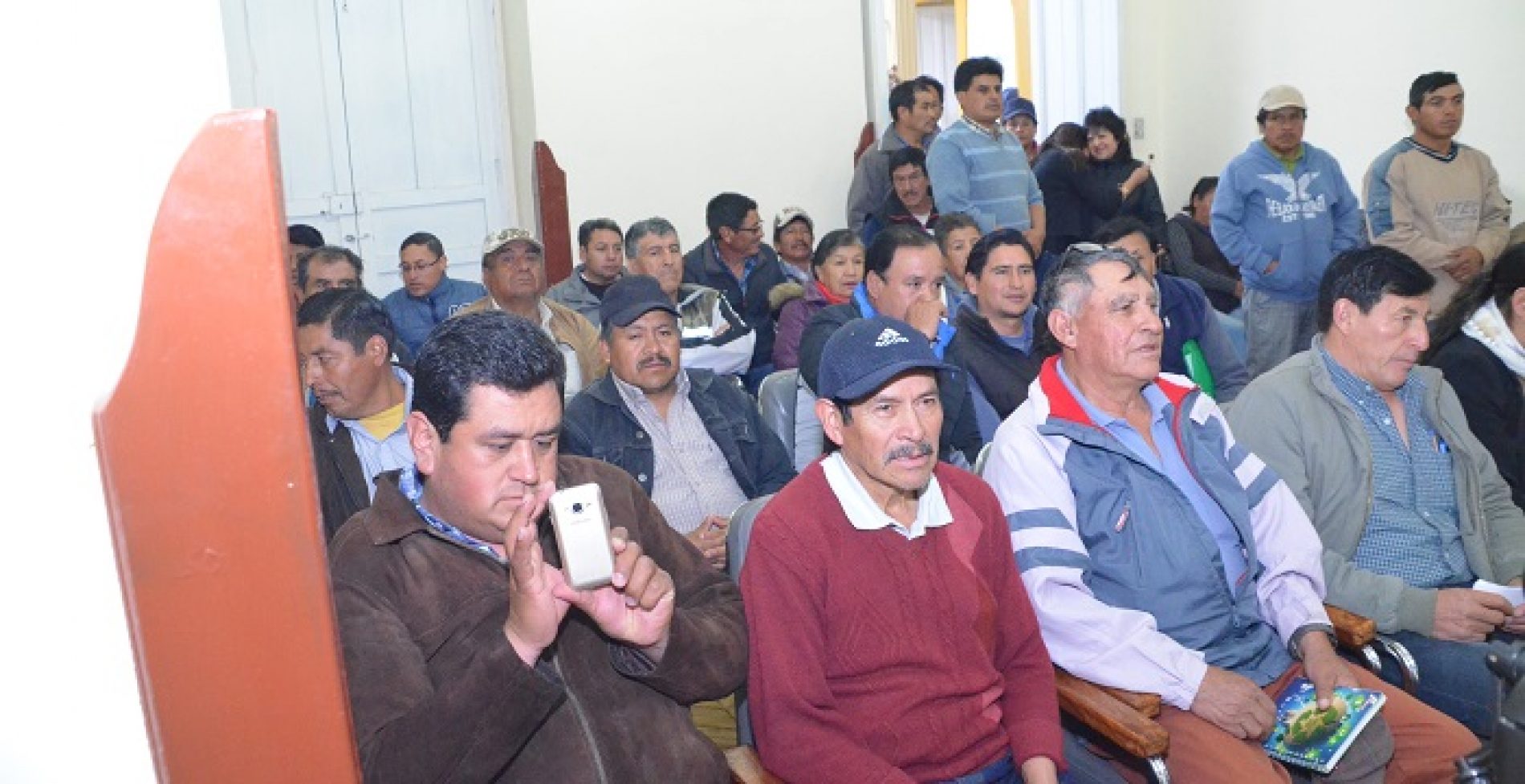 TRANSPORTISTA DE VOLQUETAS SOLICITAN RECONSDIERAR TAZA DE PAGO AL GAD. LATACUNGA (VIDEO)