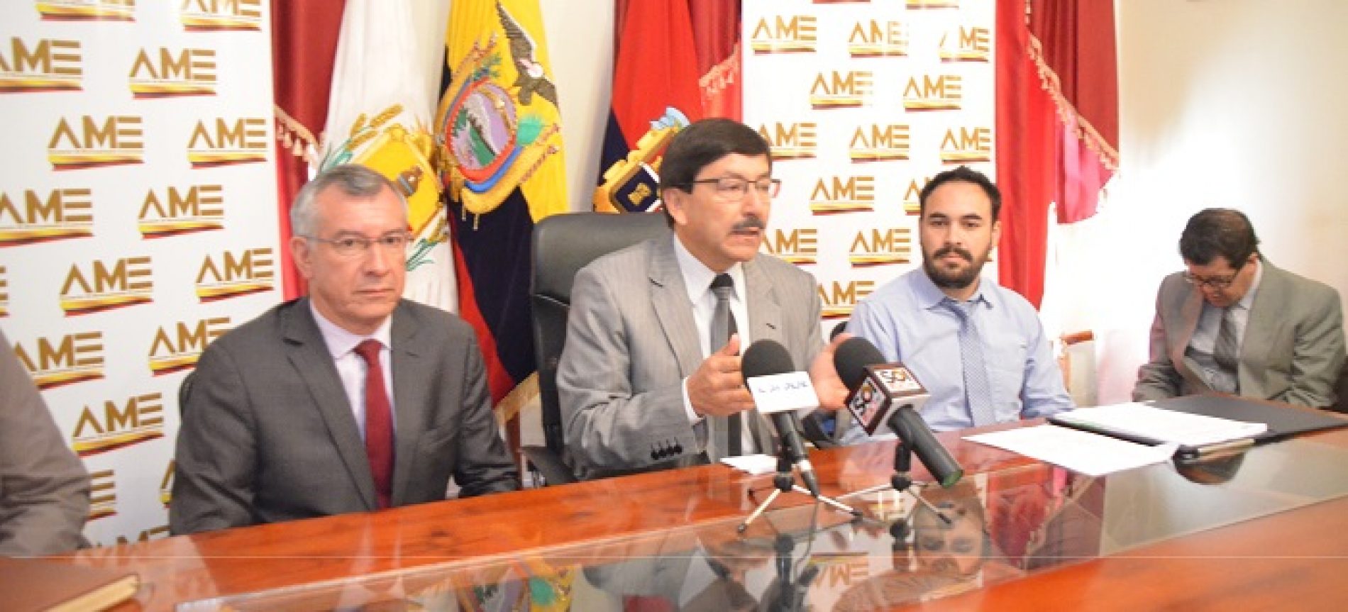 77.500 DÓLARES HACE ENTREGA AME A GAD PUJILÍ PARA OBRAS DE SANEAMIENTO AMBIENTAL (VIDEO)