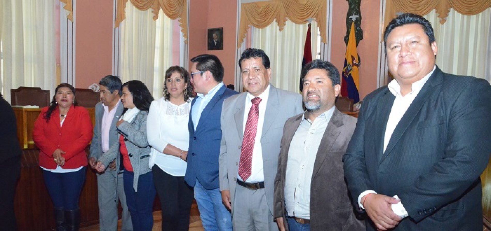 CONCEJALES DE LATACUNGA FUERON JOCHADOS POR COMITÉ Y PERSONAJES DE MAMA NEGRA