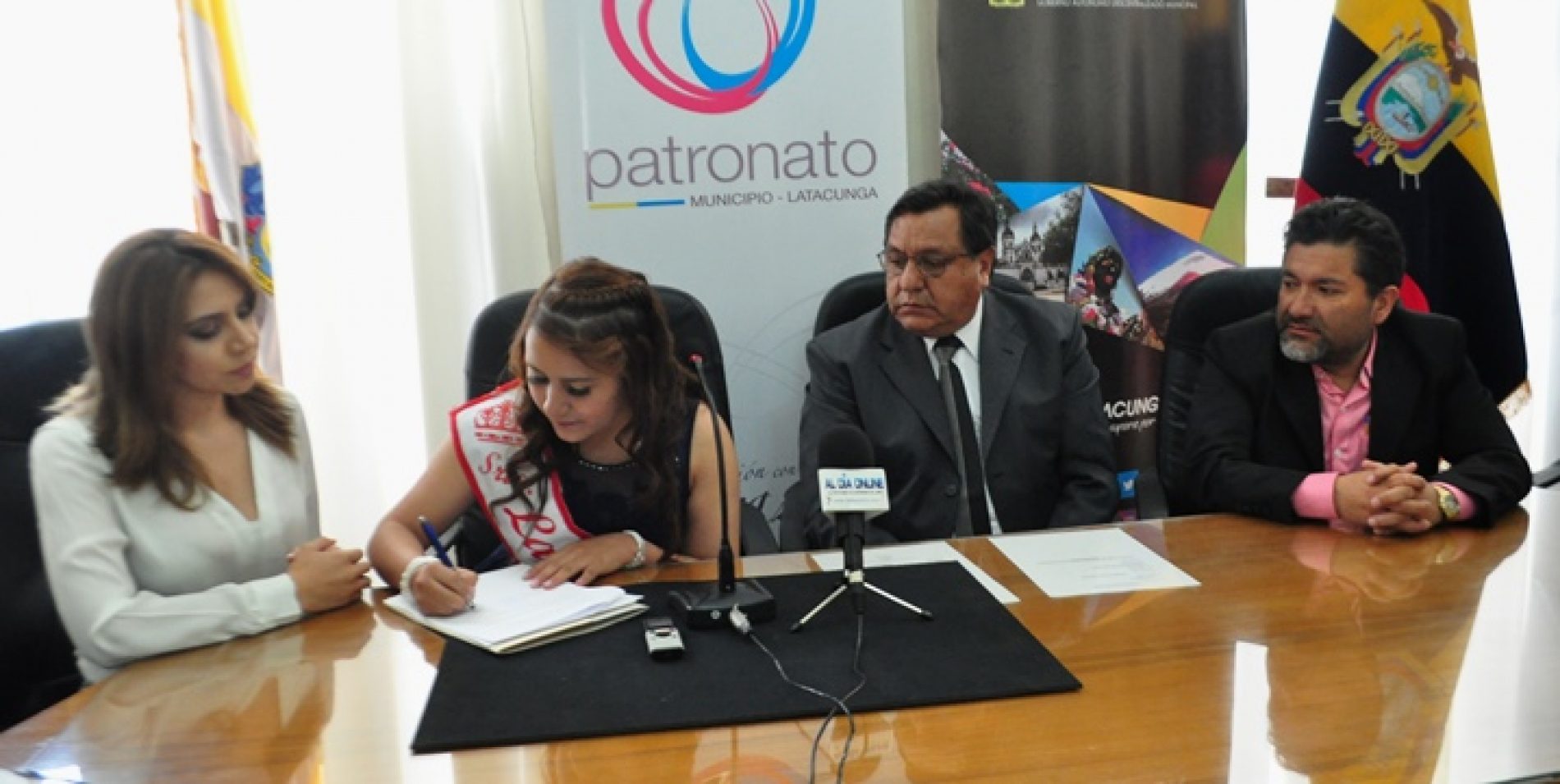 INSCRIPCIÓN DE PAOLA VERÓNICA CLAUDIO ESPIN CANDIDATA A REINA DE LATACUNGA 2018 – 2019.(VIDEO)