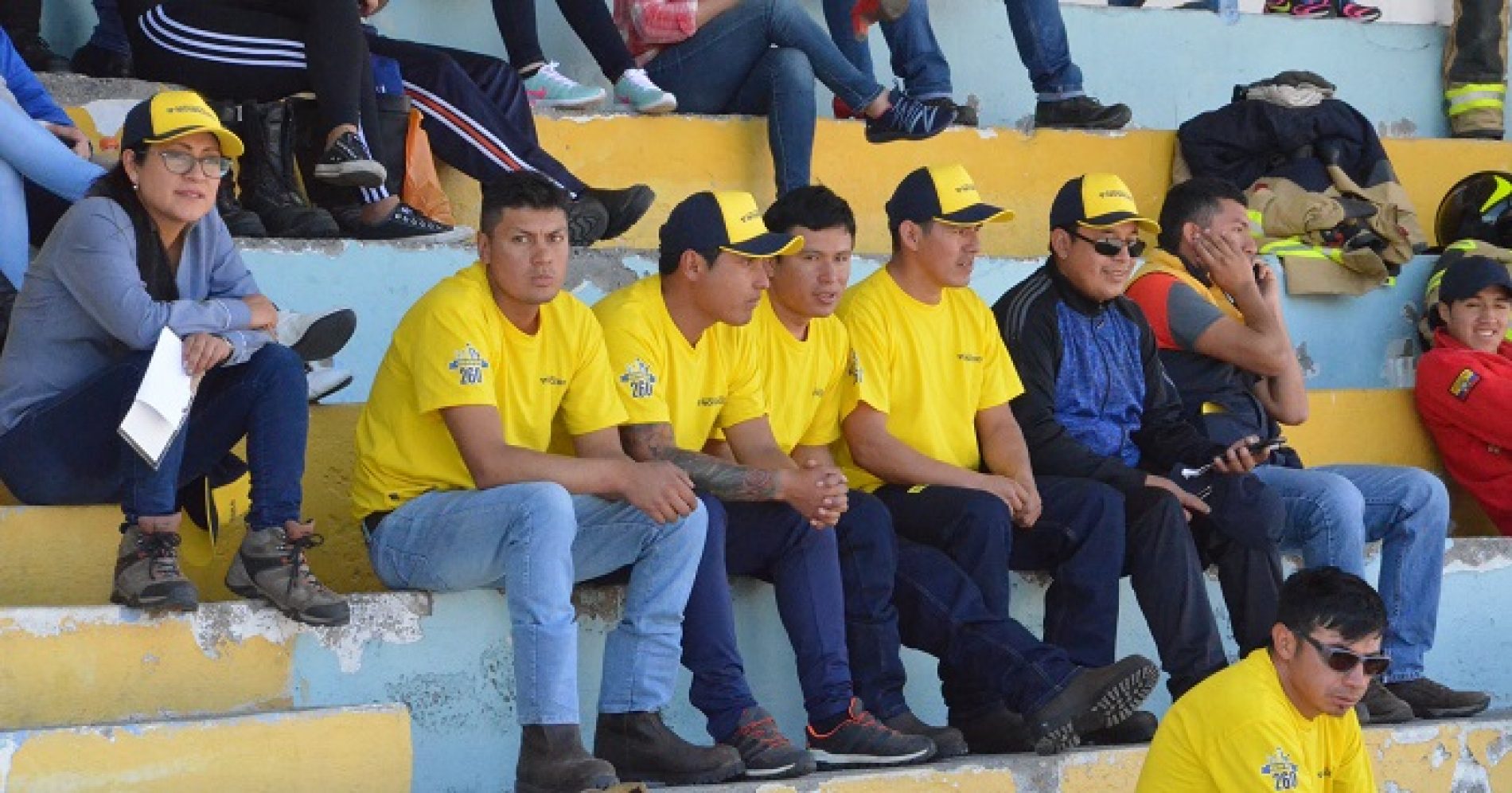 HOMBRES DE LA CASACA ROJA EN LATACUNGA REALIZARON OLIMPIADAS (VIDEO)