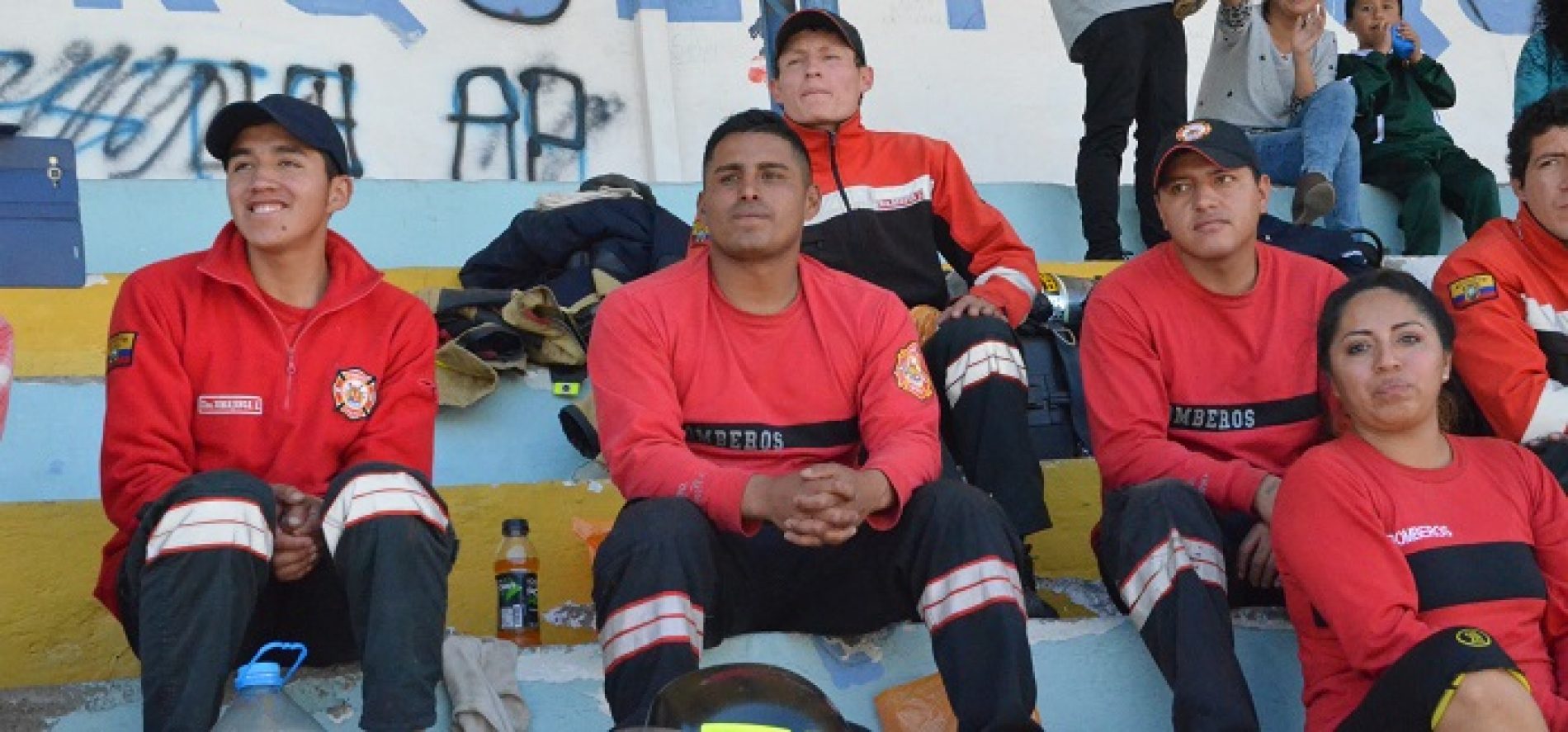 HOMBRES DE LA CASACA ROJA EN LATACUNGA REALIZARON OLIMPIADAS (VIDEO)