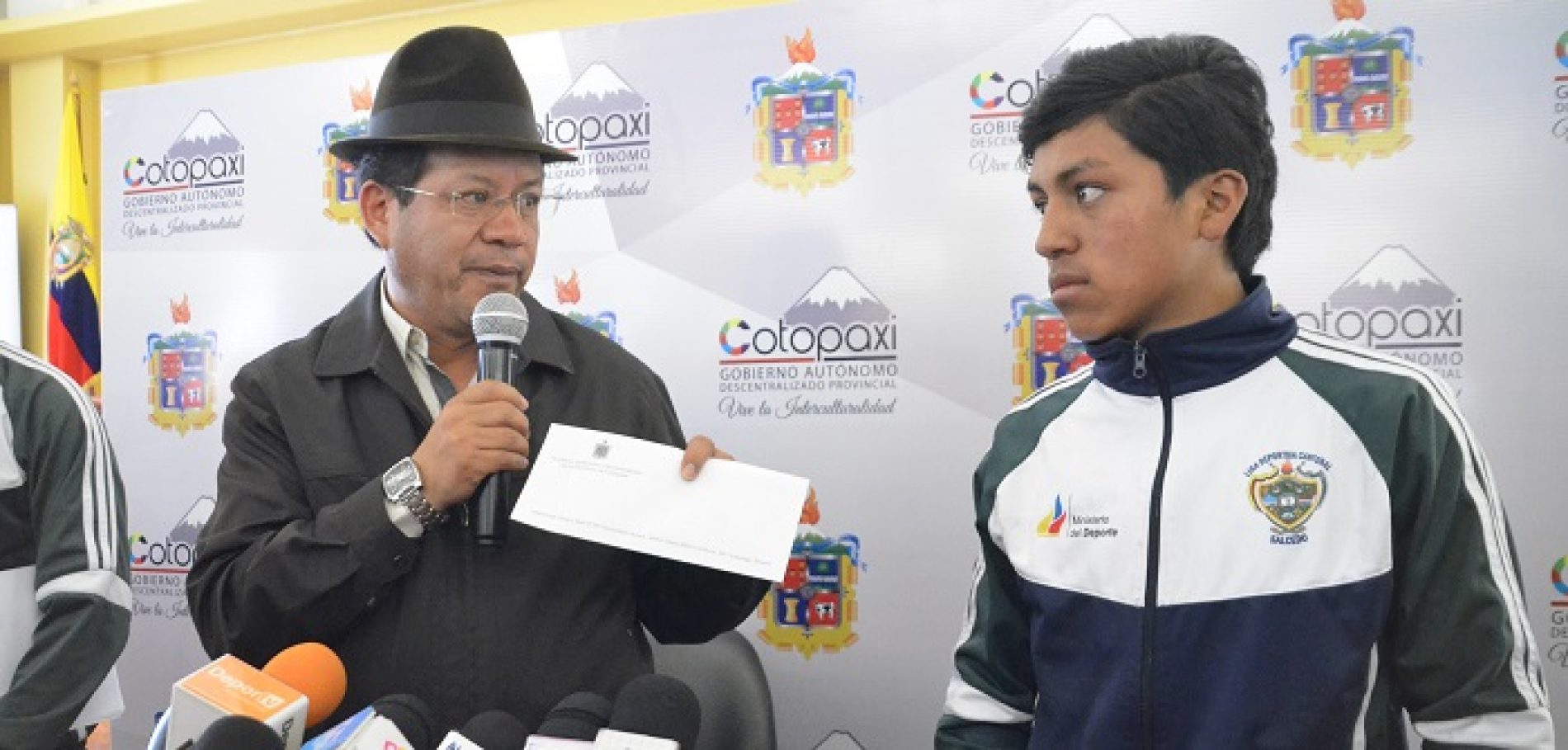 JORGE GUAMÁN RESPALDA A LUIS VEGA Y PARTICIPARÁ EN II VUELTA CICLÍSTICA AL ECUADOR (VIDEO)