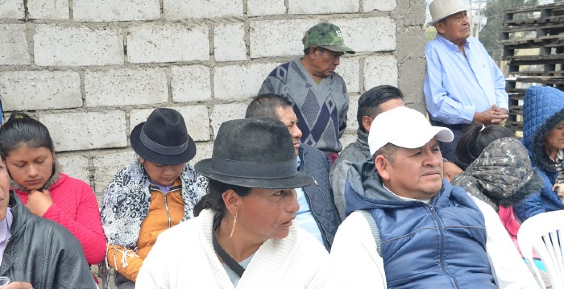 BARRIO SANTO PAMBA-IGNACIO FLORES (LATACUNGA) CUENTA CON SISTEMA DE ALCANTARILLADO (VIDEO)