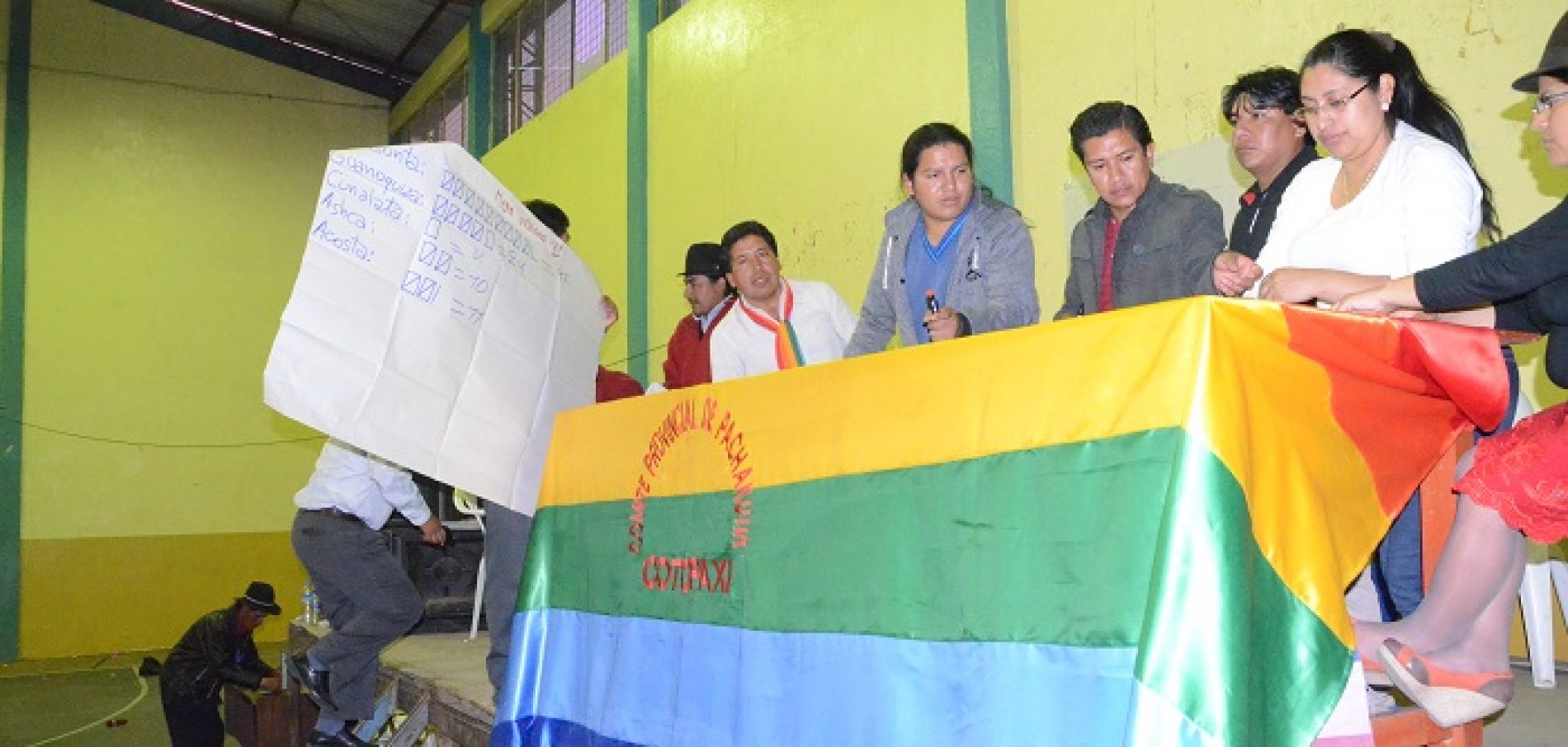 PRIMARIAS DE PACHAKUTIK EN SAQUISILÍ NO CONCLUYÓ POR DISTURBIOS EN CONTEO DE VOTOS (VIDEO)