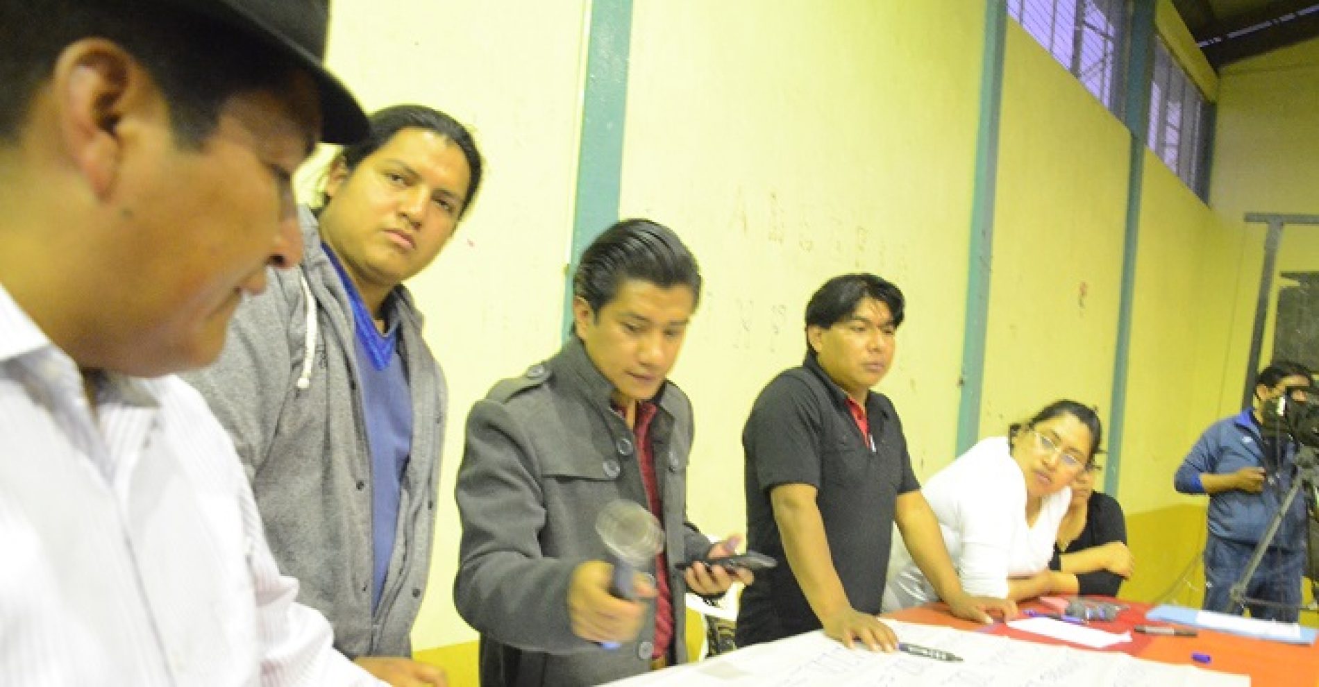 PRIMARIAS DE PACHAKUTIK EN SAQUISILÍ NO CONCLUYÓ POR DISTURBIOS EN CONTEO DE VOTOS (VIDEO)