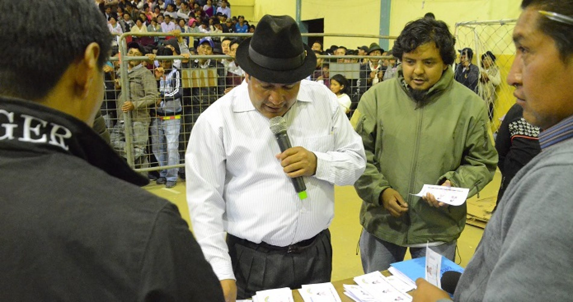 PRIMARIAS DE PACHAKUTIK EN SAQUISILÍ NO CONCLUYÓ POR DISTURBIOS EN CONTEO DE VOTOS (VIDEO)