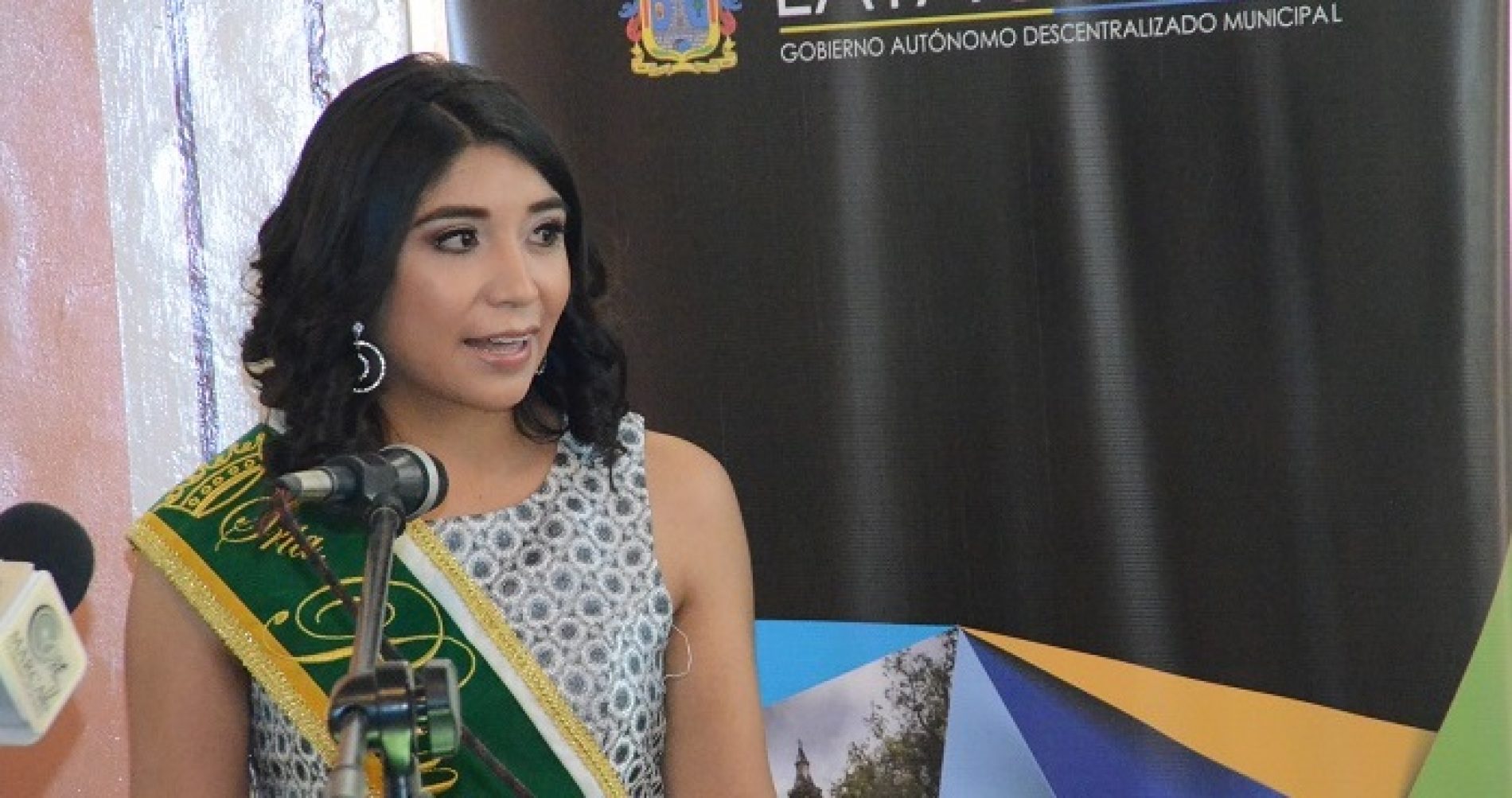 OCHO CANDIDATAS PRESENTADAS OFICIALMENTE PARA EL REINADO INTER PARROQUIAL DE LATACUNGA