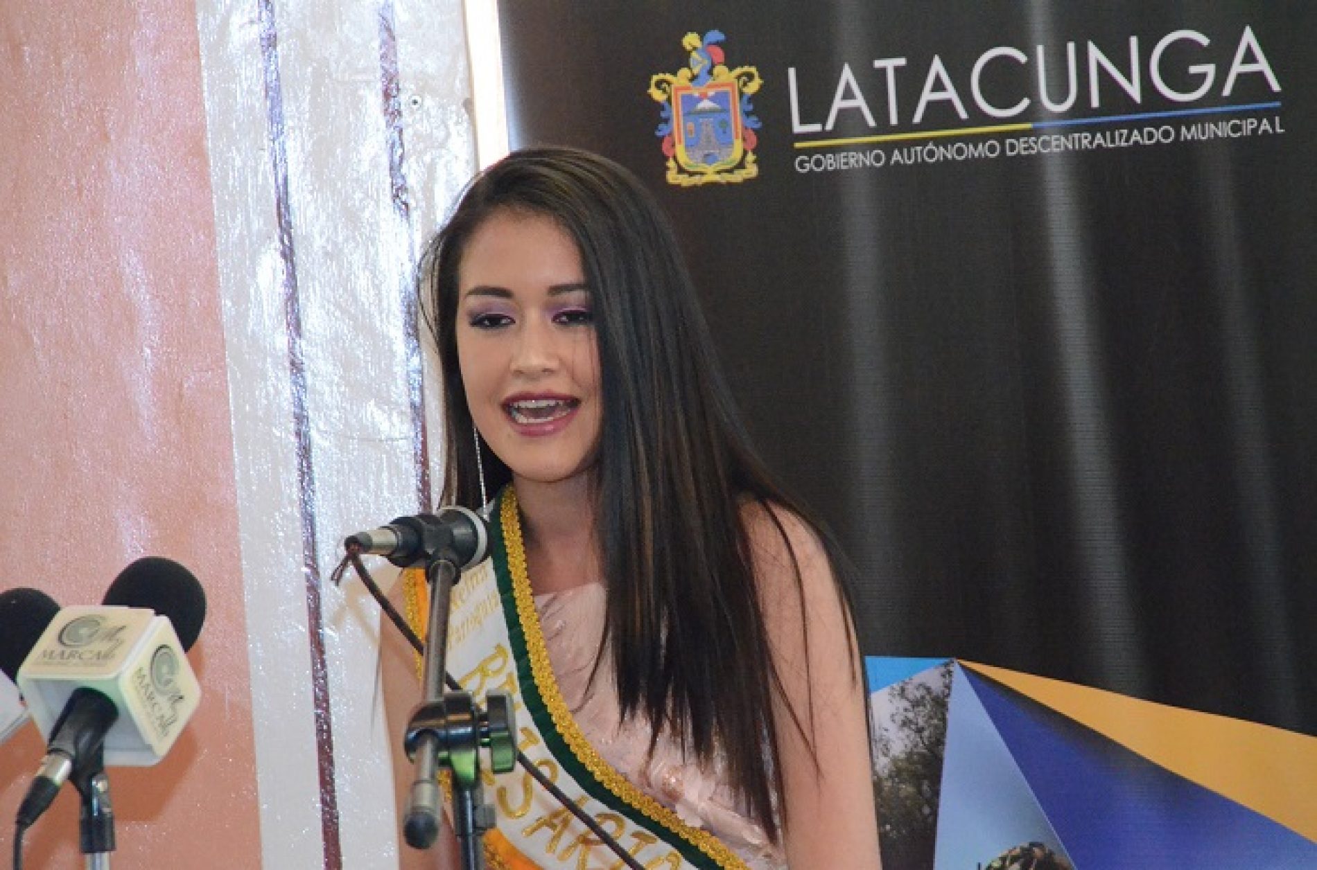 OCHO CANDIDATAS PRESENTADAS OFICIALMENTE PARA EL REINADO INTER PARROQUIAL DE LATACUNGA
