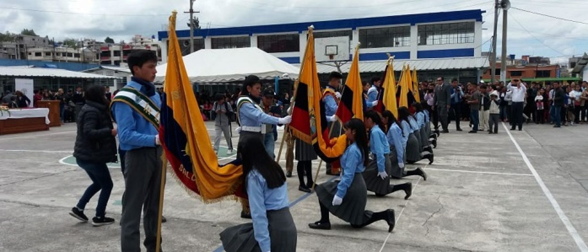 26.521 ESTUDIANTES JURARON  LA BANDERA EN LA ZONA 3