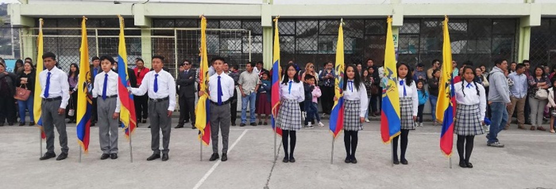 26.521 ESTUDIANTES JURARON  LA BANDERA EN LA ZONA 3