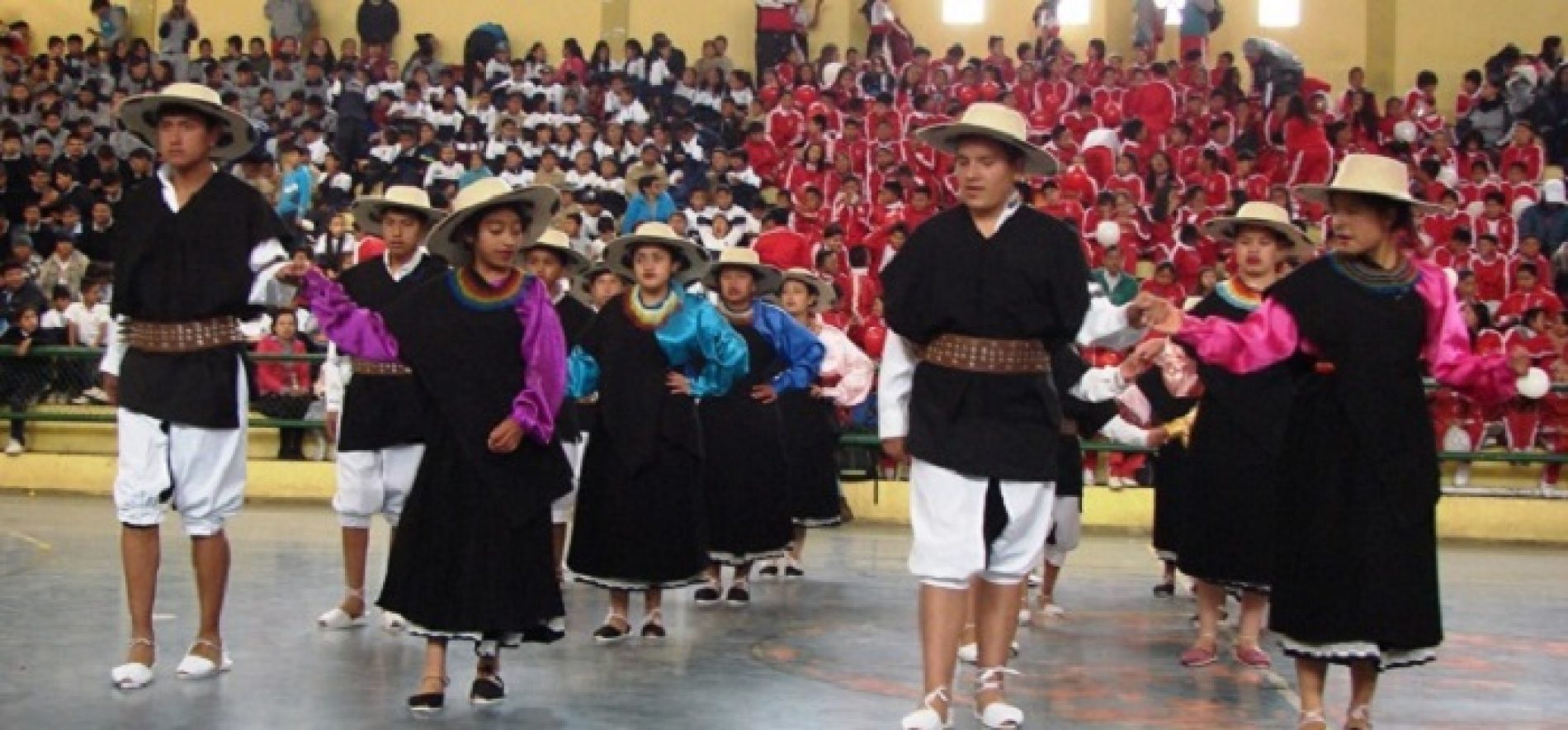 ESTUDIANTES DE SALCEDO DEMOSTRARON SUS HABILIDADES EN FESTIVAL ARTÍSTICO CULTURAL
