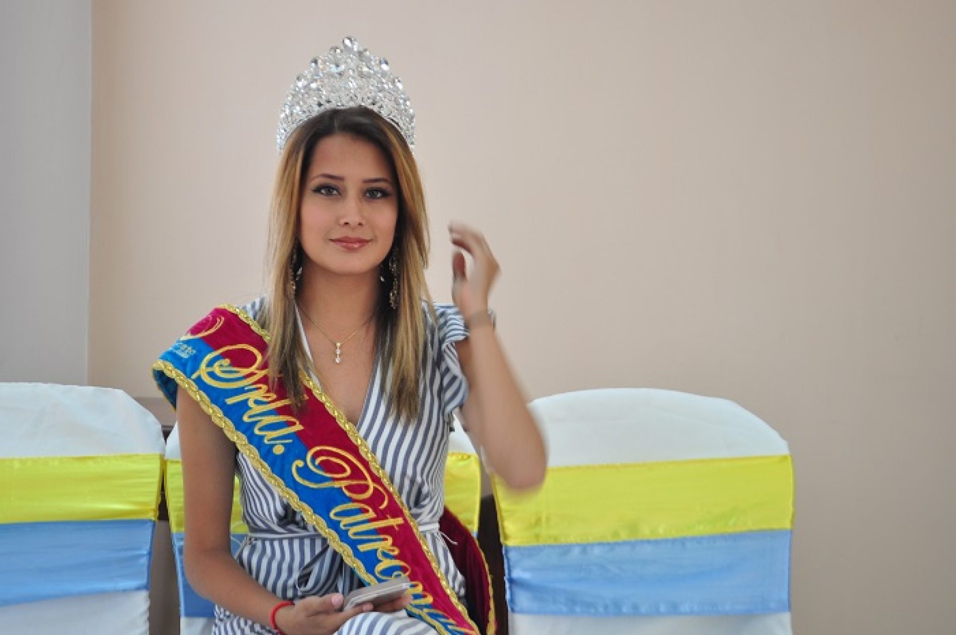 PATRONATO MUNICIPAL DE LATACUNGA REALIZÓ LA ENTREGA DE OBSEQUIOS A REINA Y SU CORTE DE HONOR. (VIDEO)