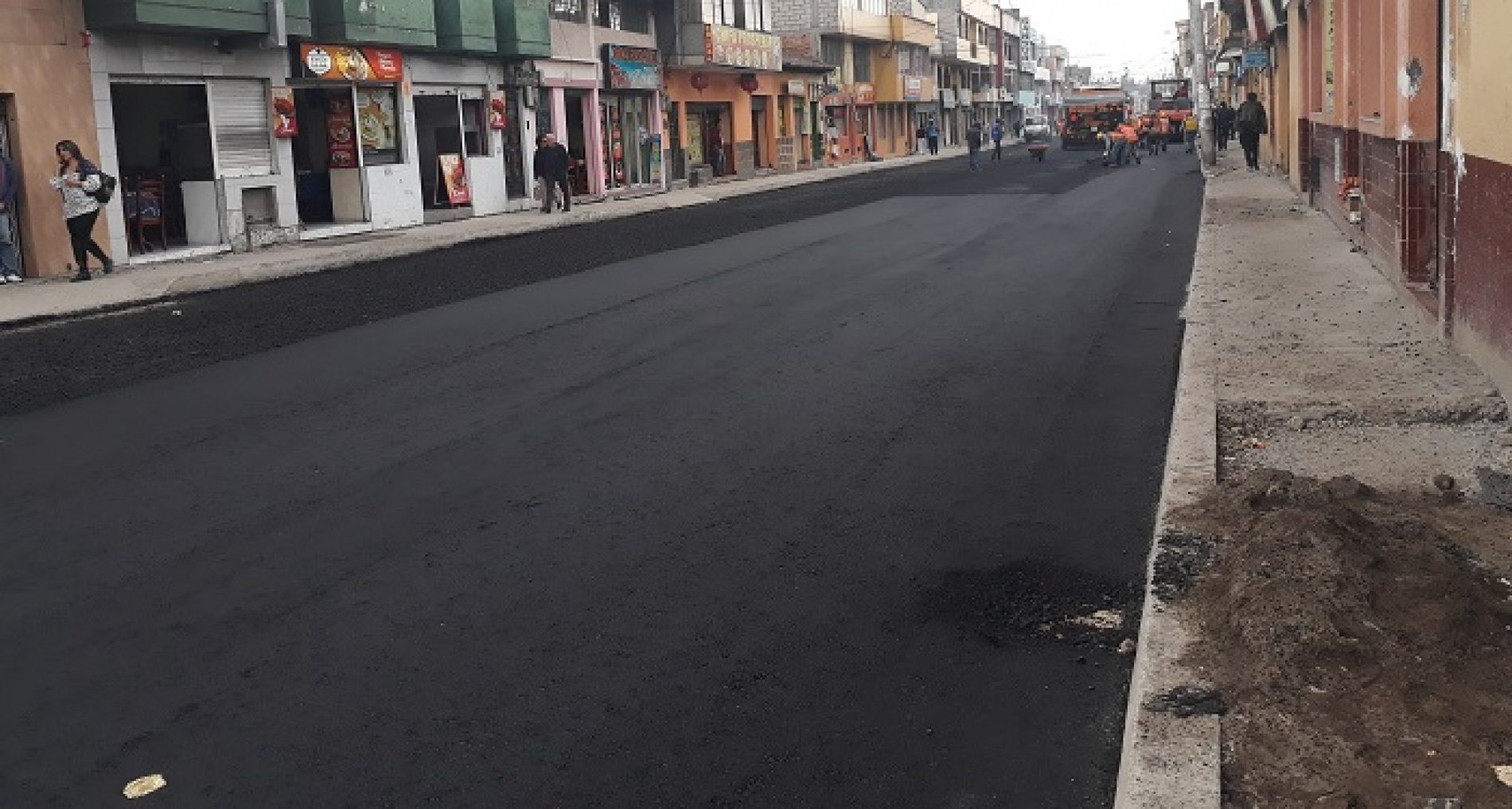 CALLE QUIJANO Y ORDOÑEZ (LATACUNGA)  EN LA PARTE FINAL DE ASFALTADO (VIDEO)