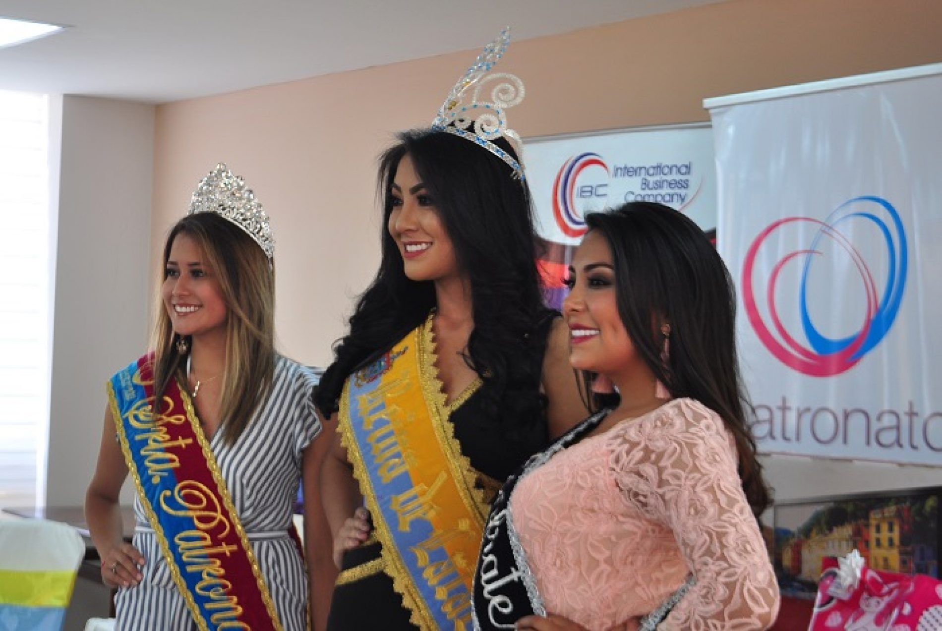 PATRONATO MUNICIPAL DE LATACUNGA REALIZÓ LA ENTREGA DE OBSEQUIOS A REINA Y SU CORTE DE HONOR. (VIDEO)