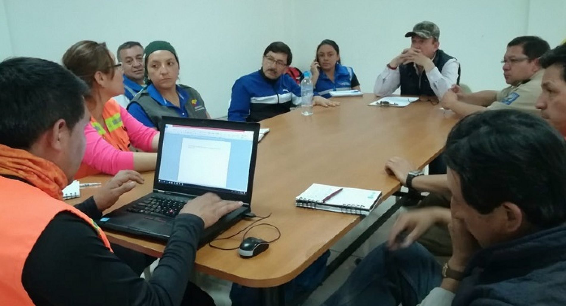 INSTITUCIONES COORDINAN ACCIONES POR INCENDIO FORESTAL EN EL TINGO, CANTÓN PUJILÍ