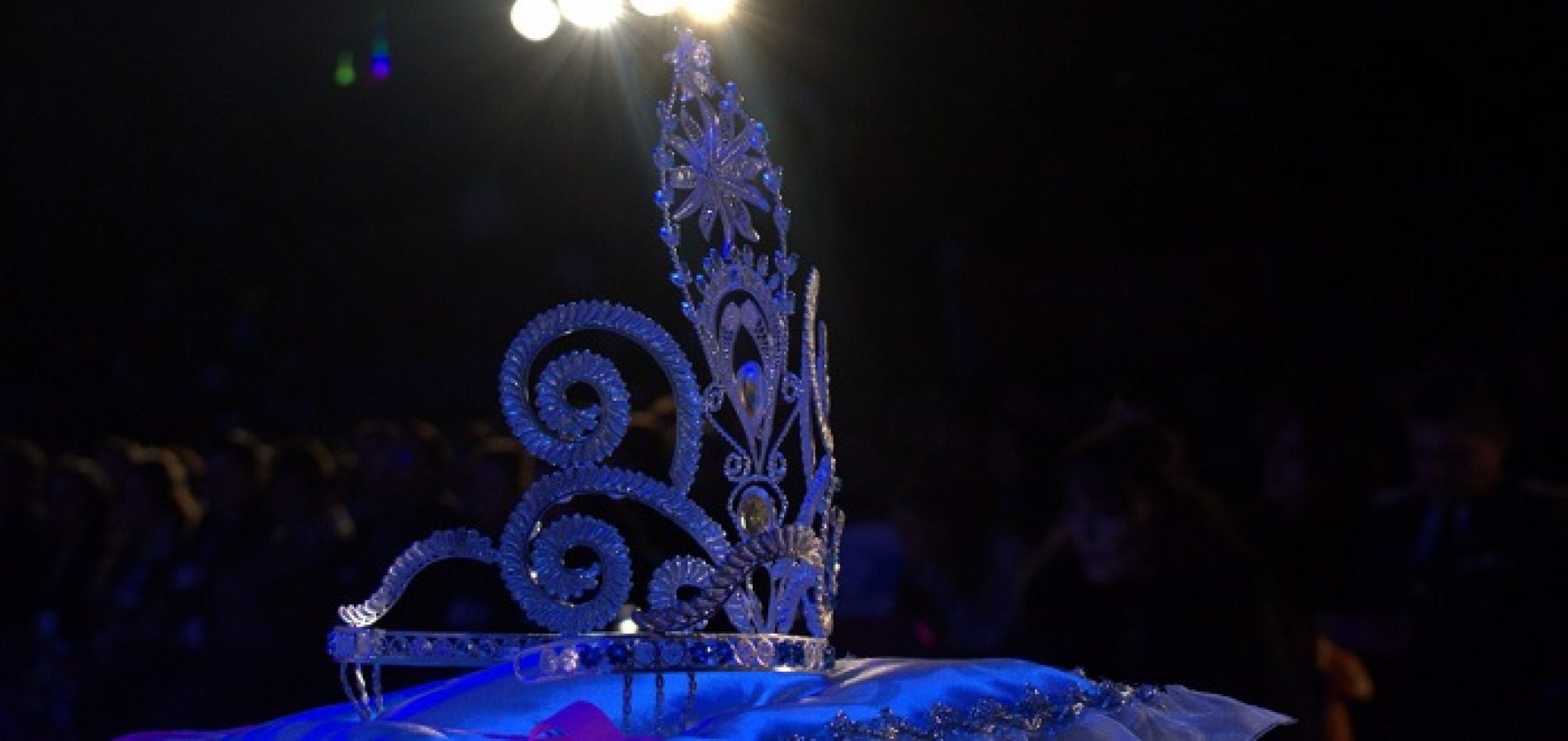 KATERIN VELASCO FLAMANTE  REINA DE LATACUNGA 2018 – 2019 REPRESENTANTE DE LA POLICÍA NACIONAL  ZUB ZONA N o 5 