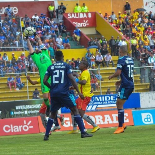 “EL CUCO” ANGULÓ DA EL TRIUNFO A EMELEC EN LA CALDERA DEL SUR (VIDEO)