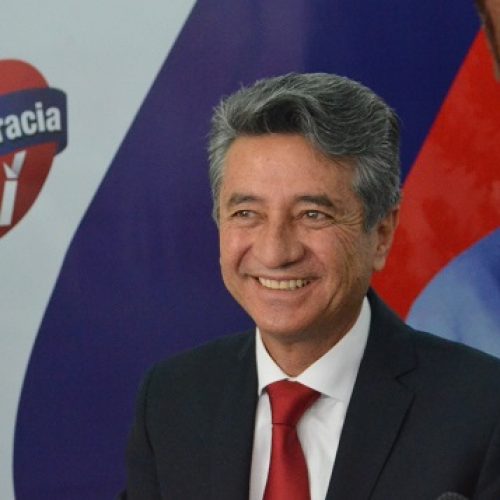 “DEMOCRACIA SÍ” EN LATACUNGA PRESENTÓ A BYRON CÁRDENAS A LA ALCALDÍA (VIDEO)