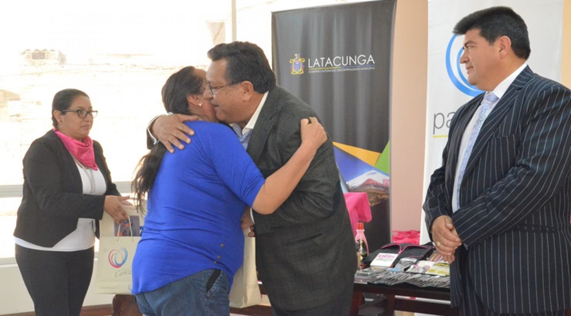 PATRONATO MUNICIPAL DE LATACUNGA ENTREGA KITS A LOS NUEVOS EMPRENDEDORES.