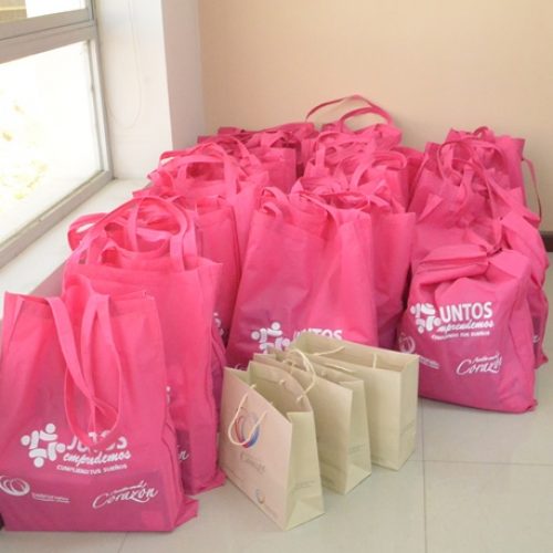 PATRONATO MUNICIPAL DE LATACUNGA ENTREGA KITS A LOS NUEVOS EMPRENDEDORES.