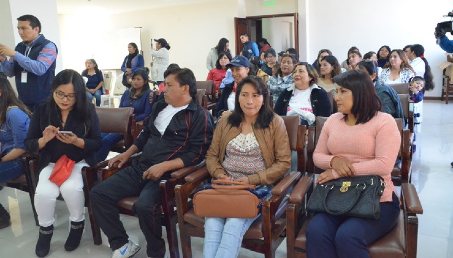 PATRONATO MUNICIPAL DE LATACUNGA ENTREGA KITS A LOS NUEVOS EMPRENDEDORES.