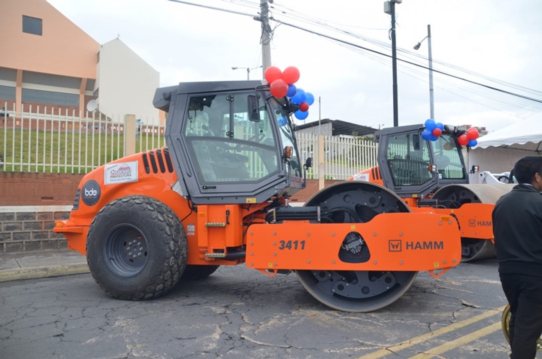 PREFECTURA DE COTOPAXI INVIRTIÓ 2´019 MIL DÓLARES EN LA COMPRA DE EQUIPO CAMINERO.(VIDEO)