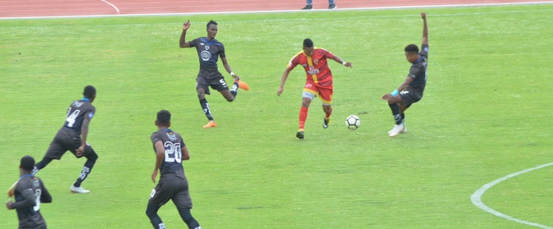 ALIANZA COTOPAXI SUFRIÓ Y AL FINAL  GOLEÓ A CANTERA DE JUBONES 5-2 Y SIGUE PUNTERO