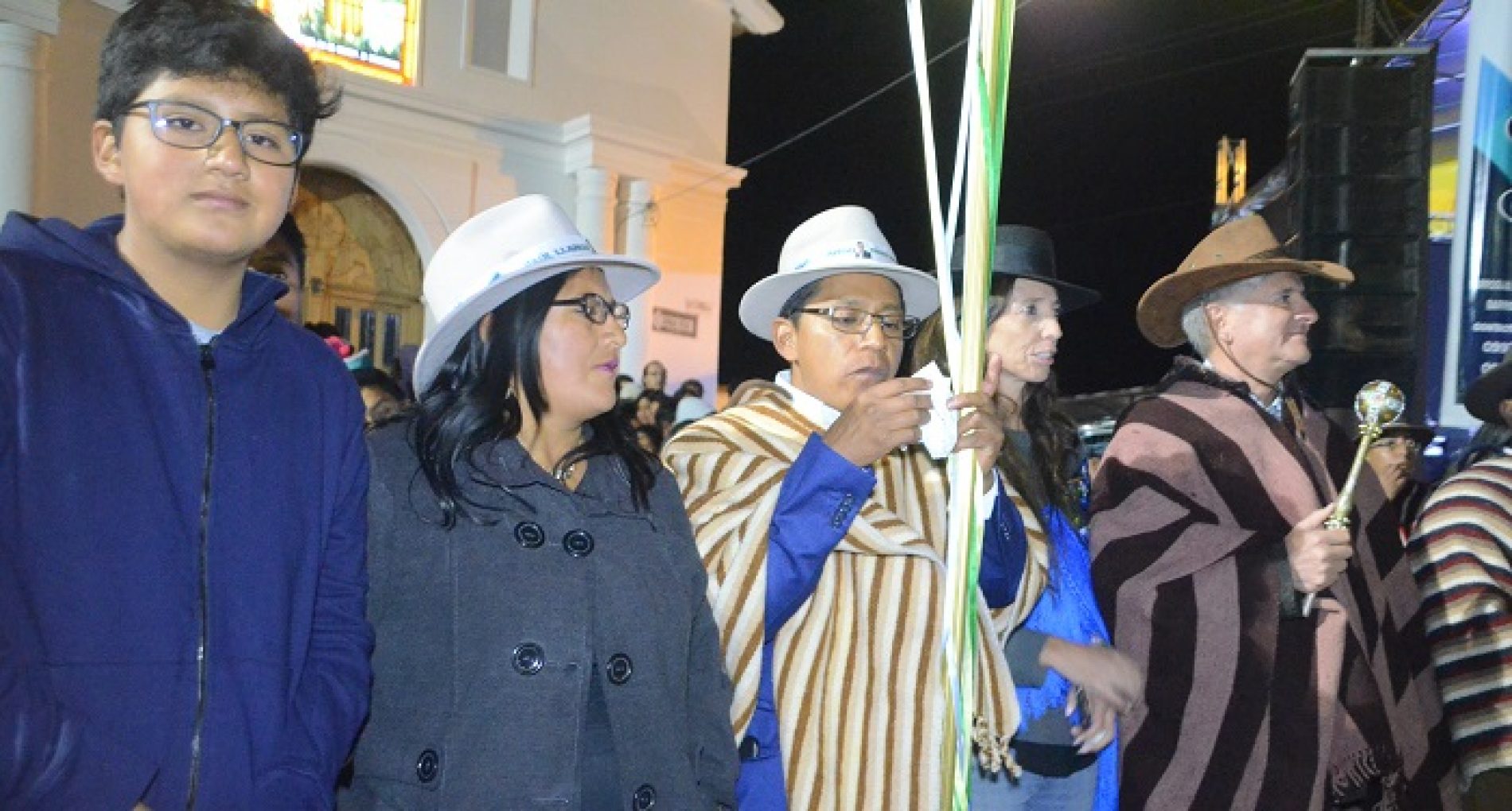MULALÓ HIZO CAMBIO DE MANDO CON JOSÉ TOAPANTA (MAMA NEGRA) Y RAÚL LLANGO (PRIOSTE MAYOR) – VIDEO