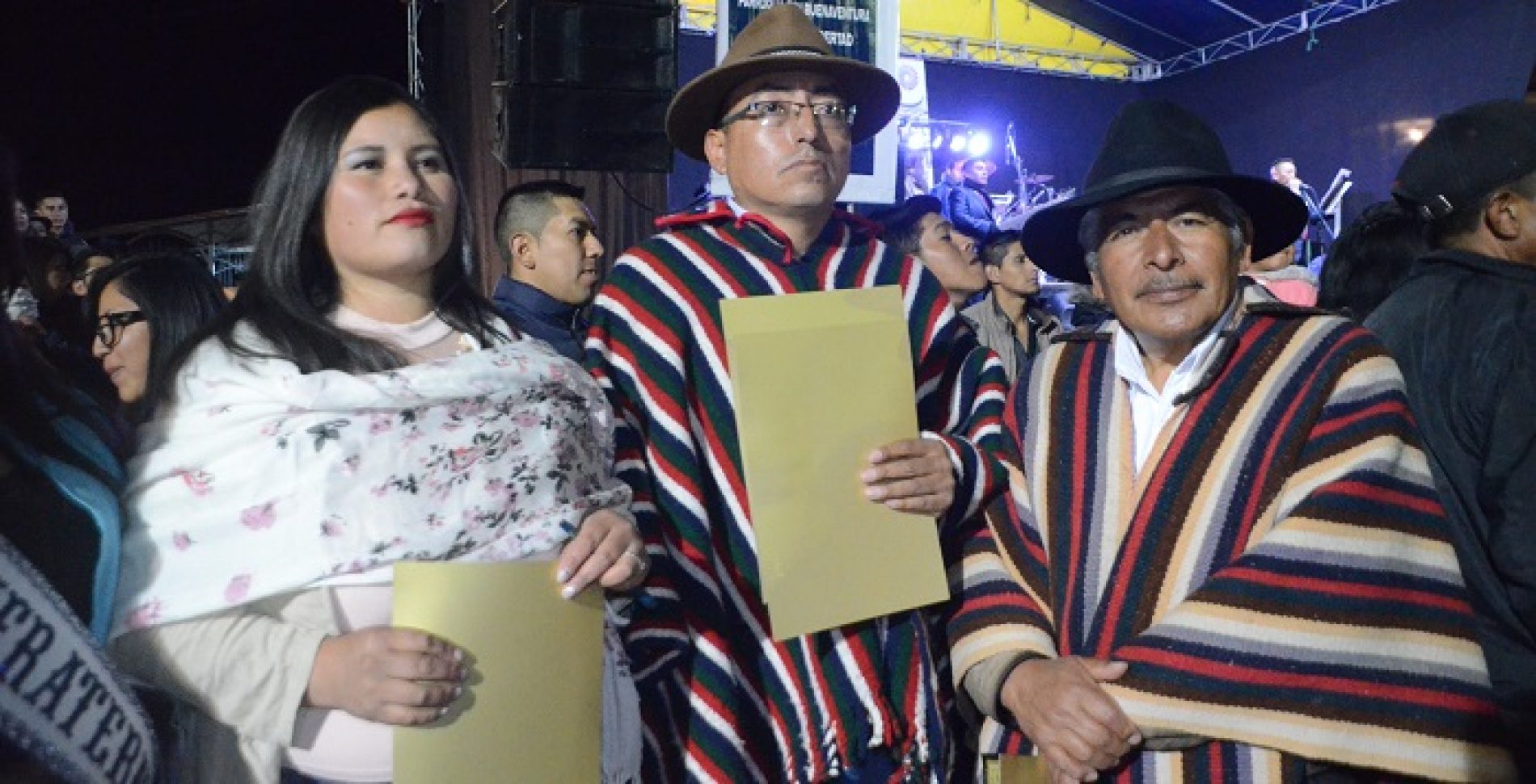 MULALÓ HIZO CAMBIO DE MANDO CON JOSÉ TOAPANTA (MAMA NEGRA) Y RAÚL LLANGO (PRIOSTE MAYOR) – VIDEO