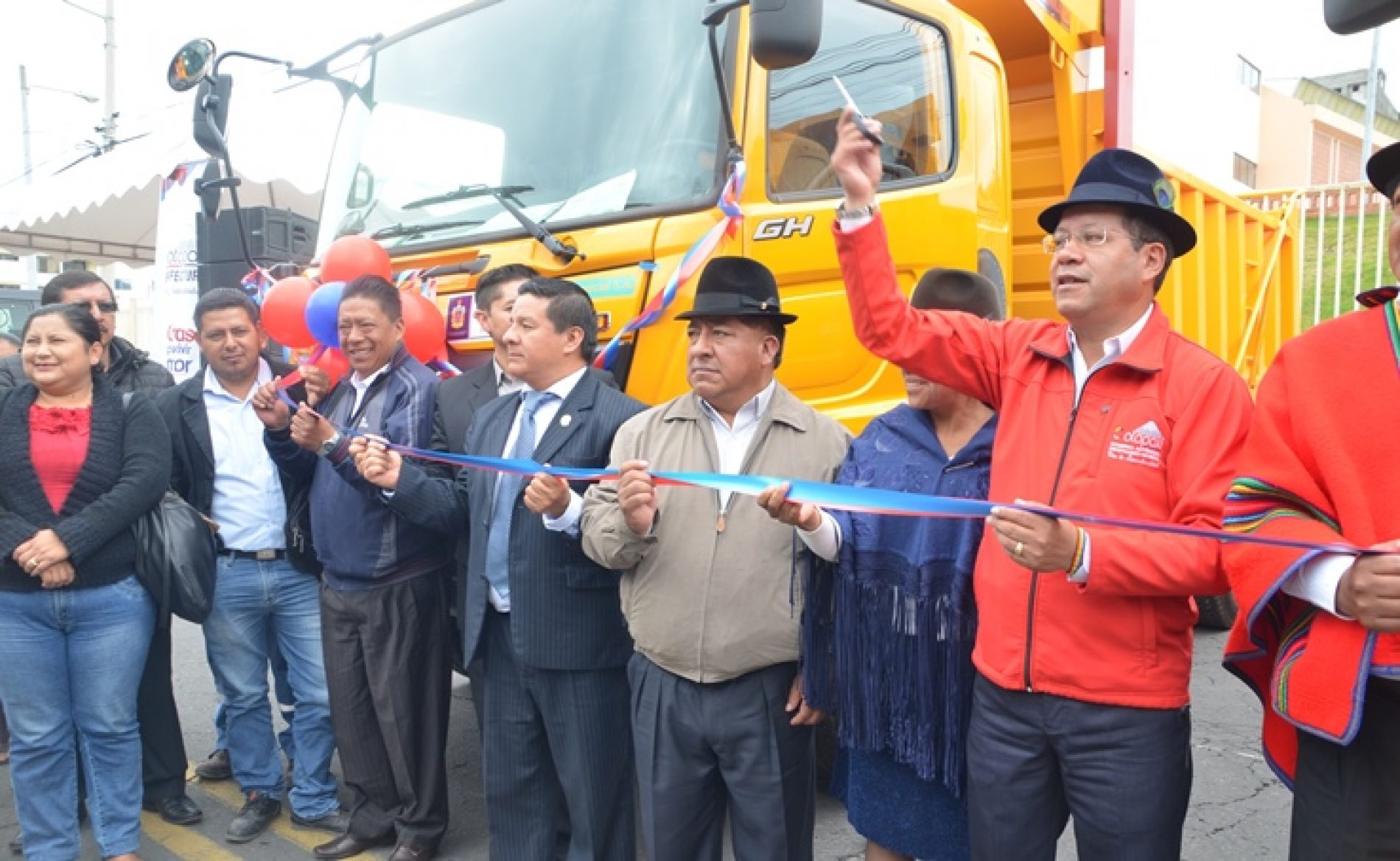 PREFECTURA DE COTOPAXI INVIRTIÓ 2´019 MIL DÓLARES EN LA COMPRA DE EQUIPO CAMINERO.(VIDEO)