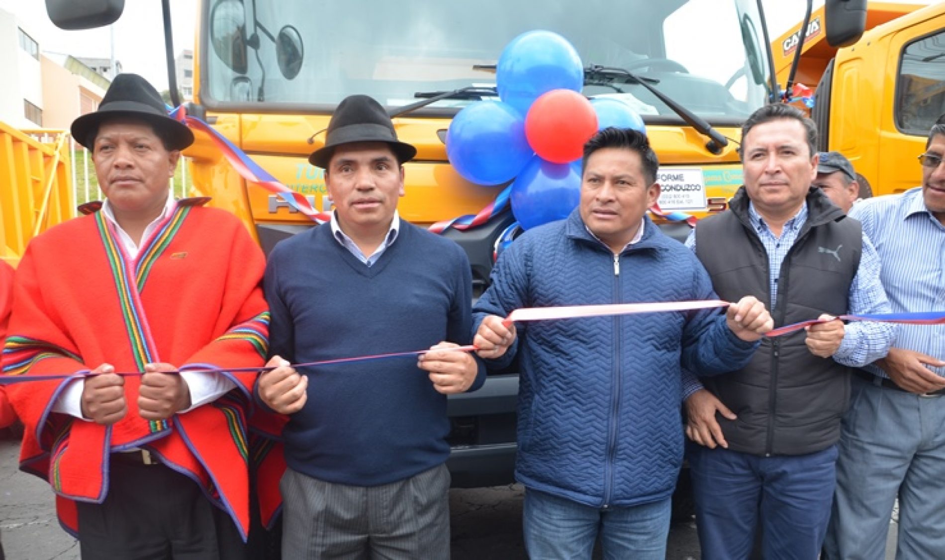 PREFECTURA DE COTOPAXI INVIRTIÓ 2´019 MIL DÓLARES EN LA COMPRA DE EQUIPO CAMINERO.(VIDEO)