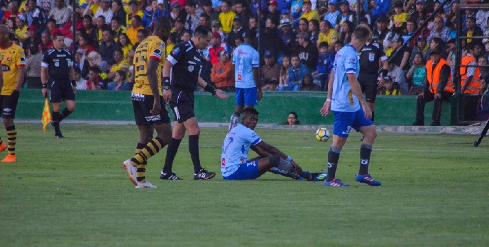GOL SOLITARIO DE BURZIO DEVUELVE PRIMER LUGAR A MACARÁ TRAS GANAR A BARCELONA (VIDEO)