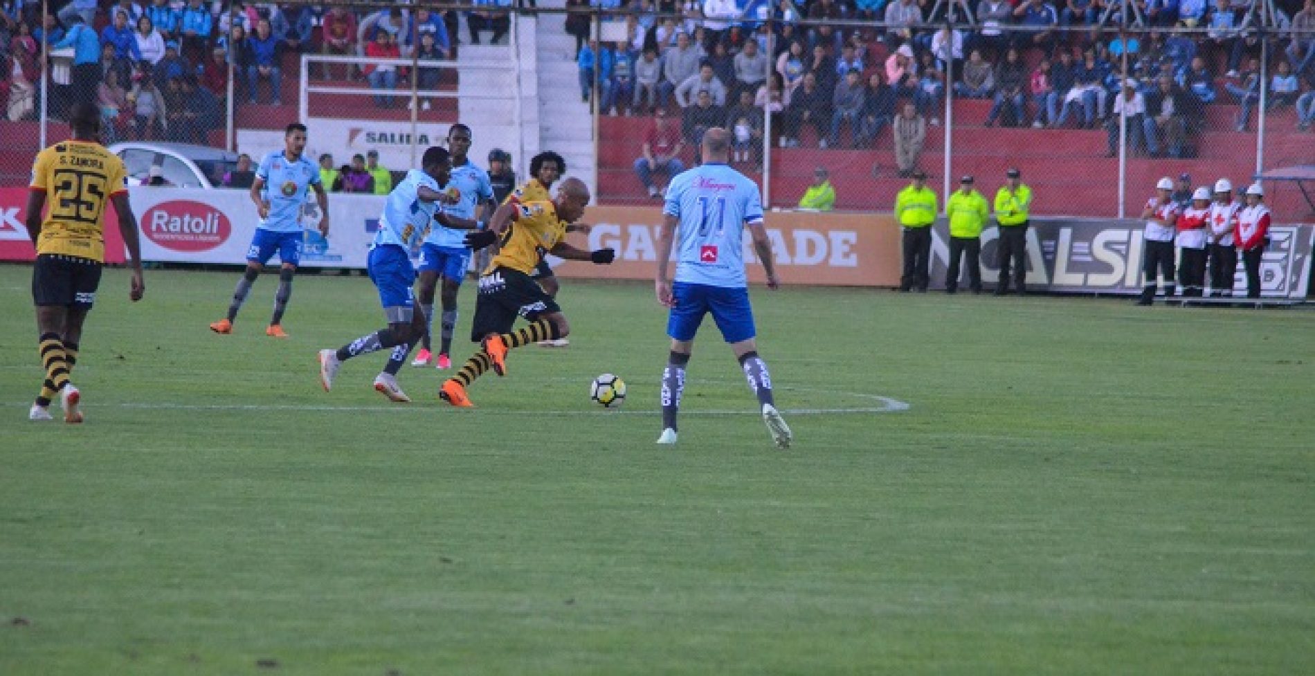 GOL SOLITARIO DE BURZIO DEVUELVE PRIMER LUGAR A MACARÁ TRAS GANAR A BARCELONA (VIDEO)