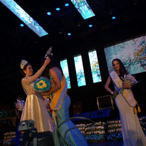 KATERIN VELASCO FLAMANTE  REINA DE LATACUNGA 2018 – 2019 REPRESENTANTE DE LA POLICÍA NACIONAL  ZUB ZONA N o 5 