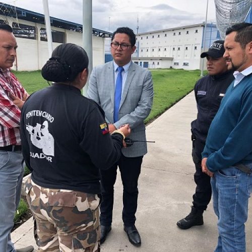 CRISTIAN MOLINA ATENDIÓ LOS REQUERIMIENTOS DE LOS INTERNOS DEL CPPL EN LATACUNGA