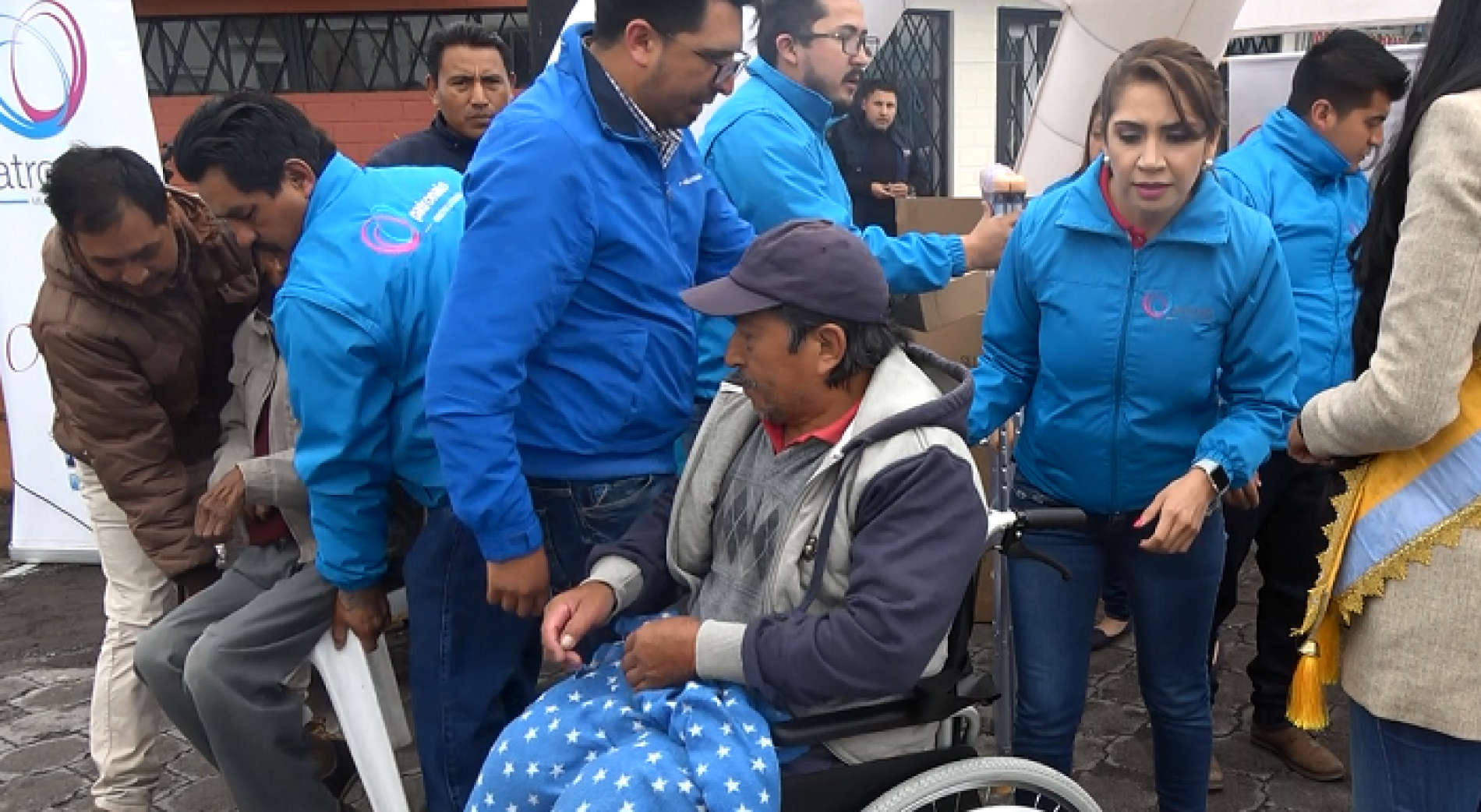 PATRONATO MUNICIPAL DE LATACUNGA ENTREGÓ AYUDAS TÉCNICAS SOCIALES EN JOSÉ GUANGO BAJO.(VIDEO)
