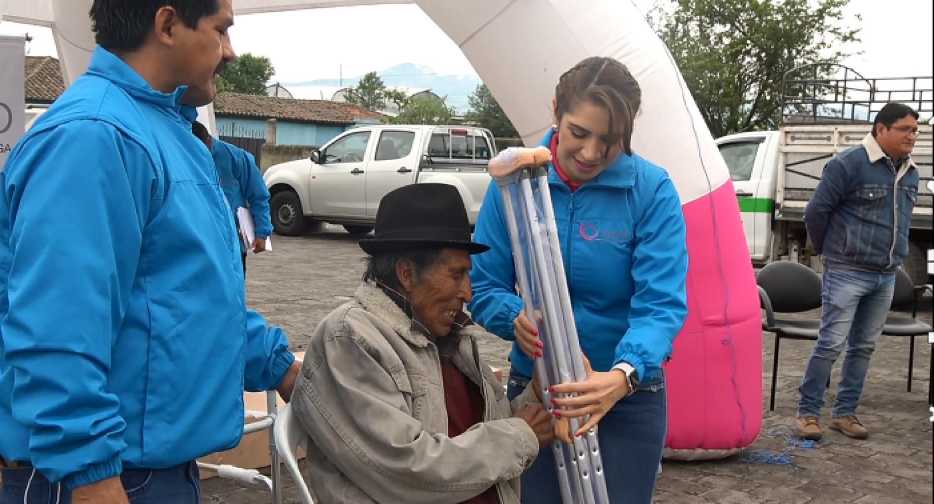 PATRONATO MUNICIPAL DE LATACUNGA ENTREGÓ AYUDAS TÉCNICAS SOCIALES EN JOSÉ GUANGO BAJO.(VIDEO)