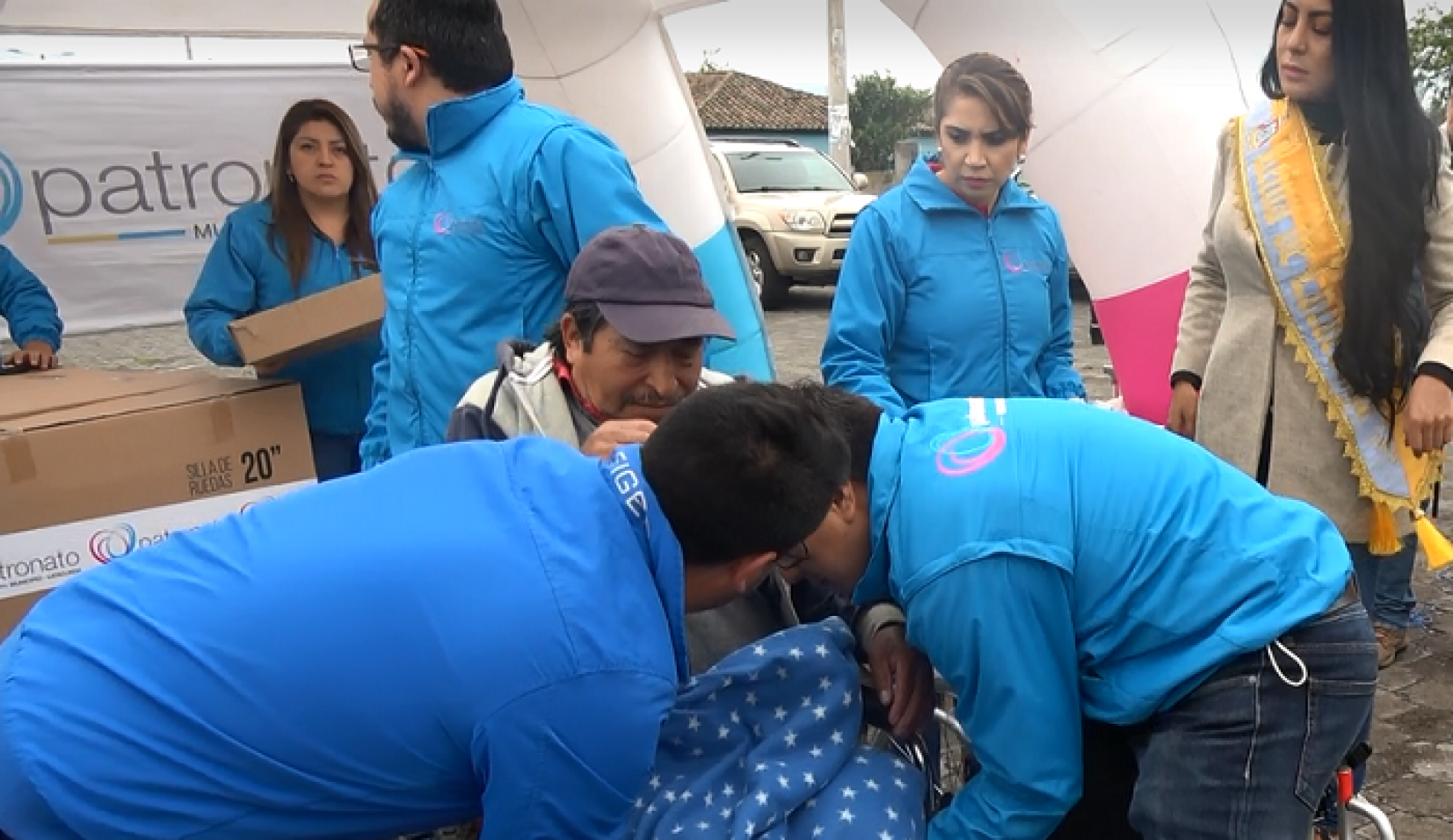 PATRONATO MUNICIPAL DE LATACUNGA ENTREGÓ AYUDAS TÉCNICAS SOCIALES EN JOSÉ GUANGO BAJO.(VIDEO)