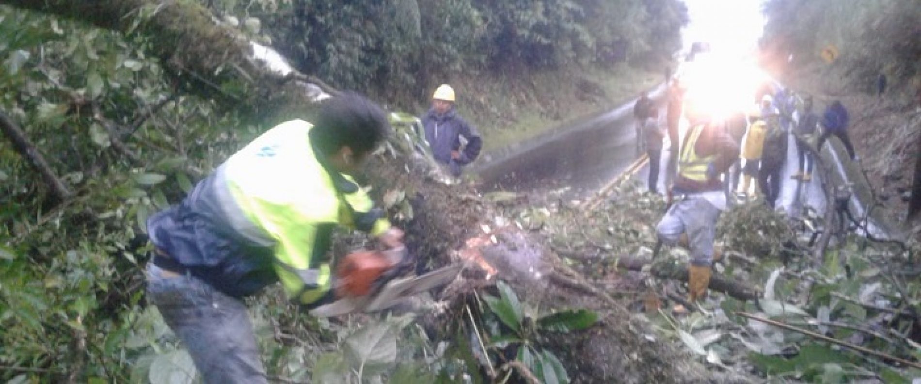 VÍA BAÑOS  – PUYO CON DESLIZAMIENTOS DE TIERRA, TRANSITAR CON PRECAUCIÓN