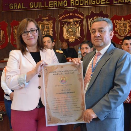 GAD PUJILÍ CONDECORÓ A BOMBEROS QUE PARTICIPARON EN INCENDIO FORESTAL DE LAS PARROQUIAS  TINGO LA ESPERANZA Y PILALÓ. (VIDEO)