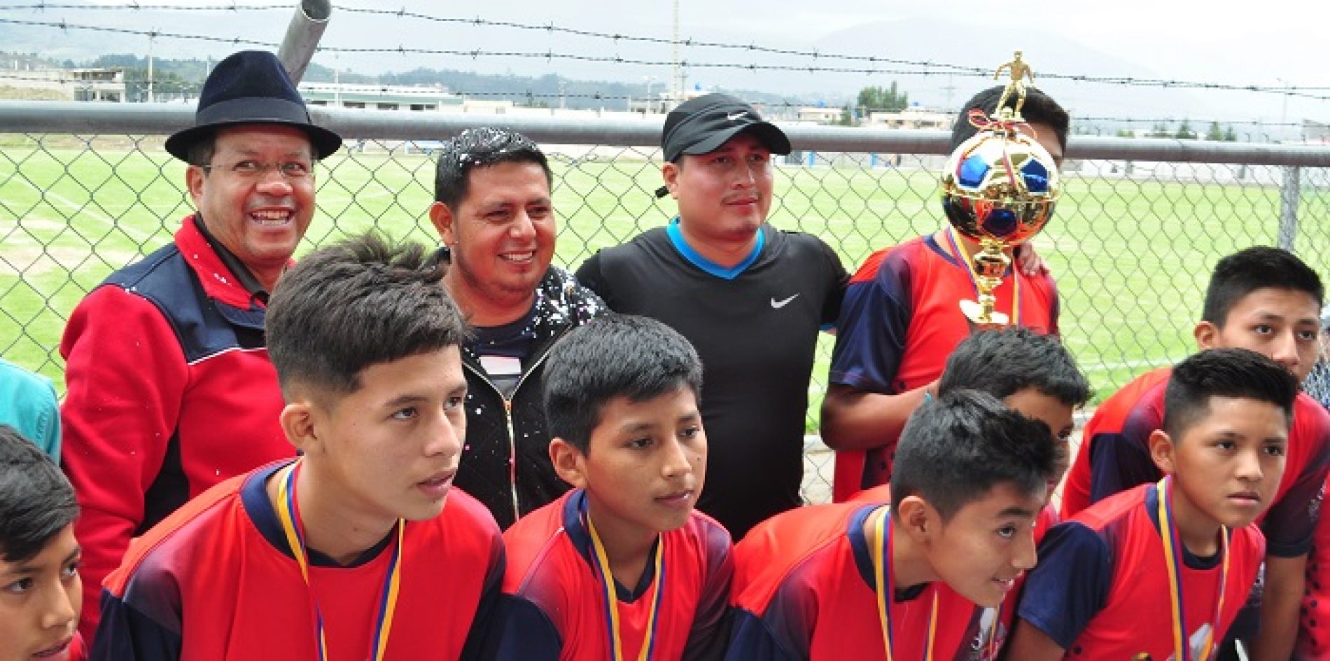GAD COTOPAXI TIENE  A LOS CAMPEONES DE LAS ESCUELAS DE FÚTBOL (VIDEO)