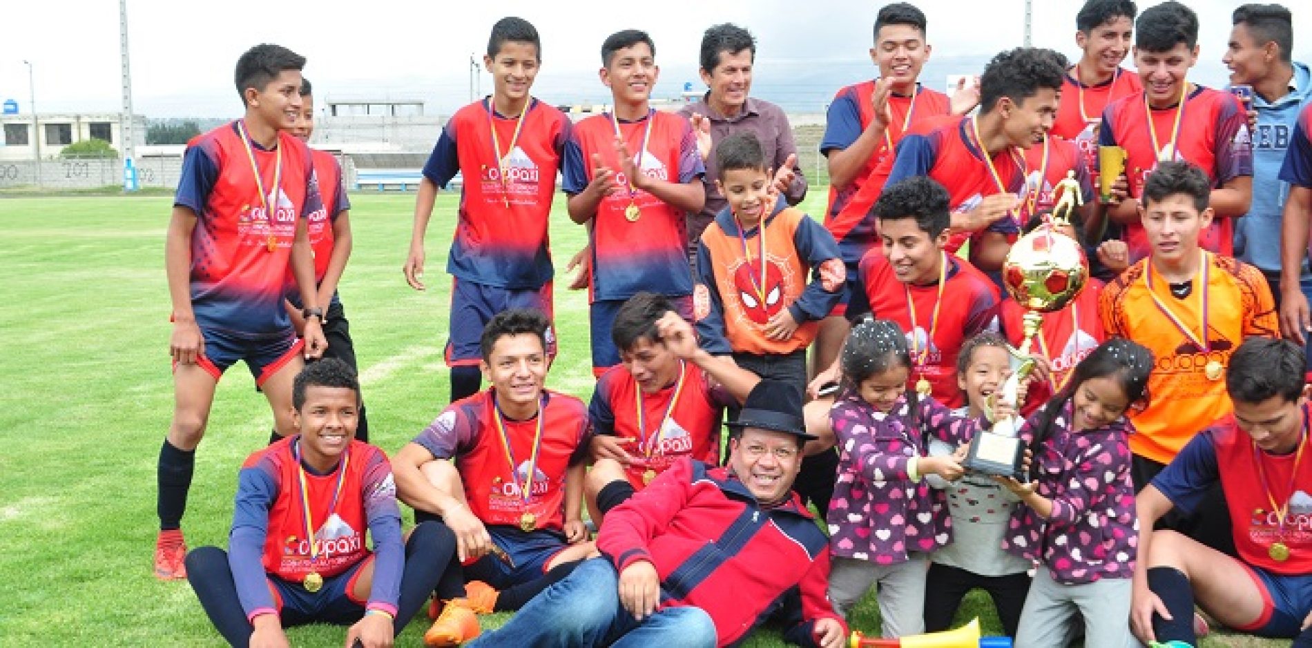 GAD COTOPAXI TIENE  A LOS CAMPEONES DE LAS ESCUELAS DE FÚTBOL (VIDEO)