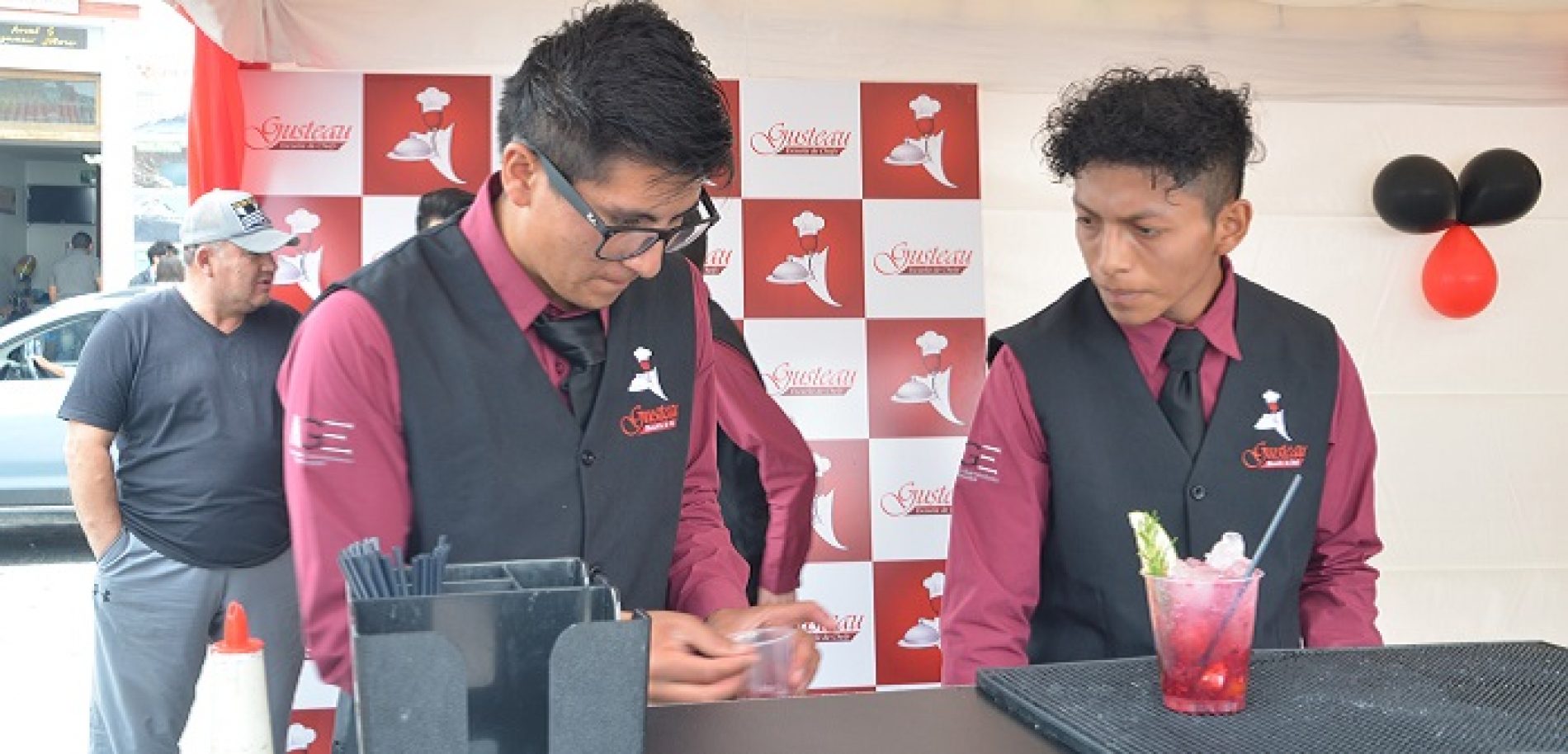 ESCUELA DE CHEFS “GUSTEAU” PRESENTÓ LA TERCERA FERIA GASTRONÓMICA (VIDEO)