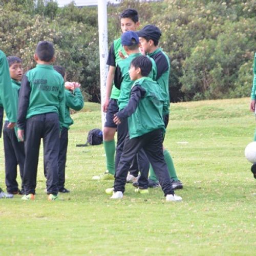 SAQUISILÍ CITY UNA ESCUELA DE FÚTBOL QUE VA POSICIONANDO SU NOMBRE (VIDEOS)