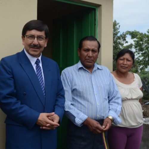 ALCALDE DE PUJILÍ ENTREGÓ 14 UNIDADES BÁSICAS SANITARIAS EN EL BARRIO PATOA DE QUEVEDO.