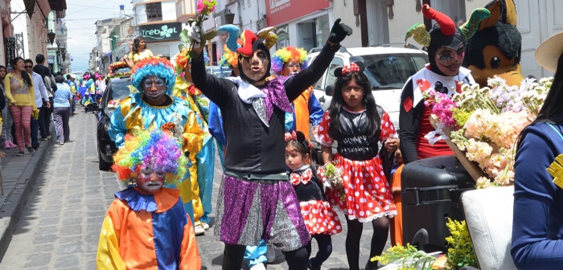 SEGUNDO FESTIVAL DE LAS FLORES  Y CULTURA VIVA DE COTOPAXI TUVO LATACUNGA (VIDEO)