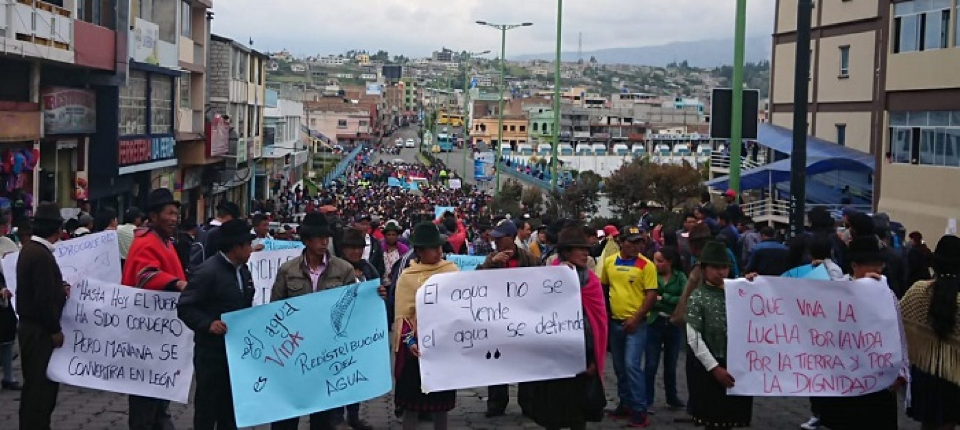 CAMPESINOS Y AGRICULTORES SE TOMARON LA PLAZA EL SALTO PARA EXIGIR RESPUESTAS AL GOBIERNO